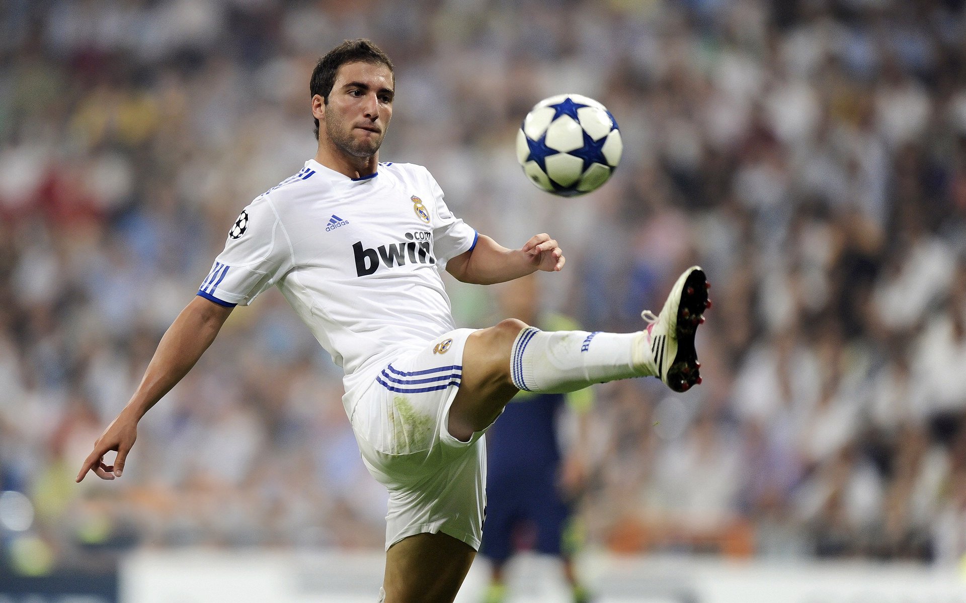 库里再创三分神话,勇士主场力克对手