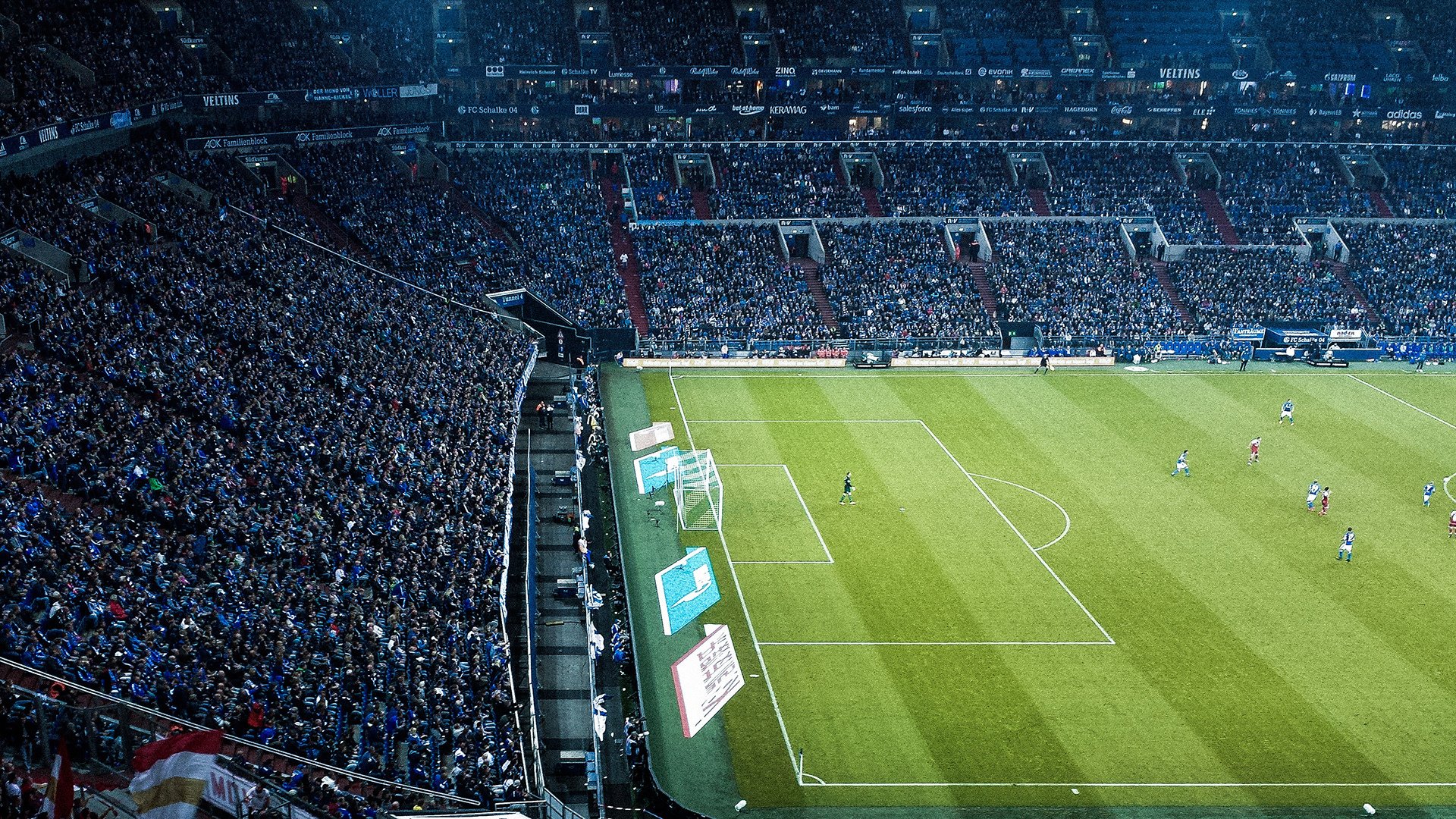 梅西第八次捧起金球奖 刷新历史纪录再创足坛传奇