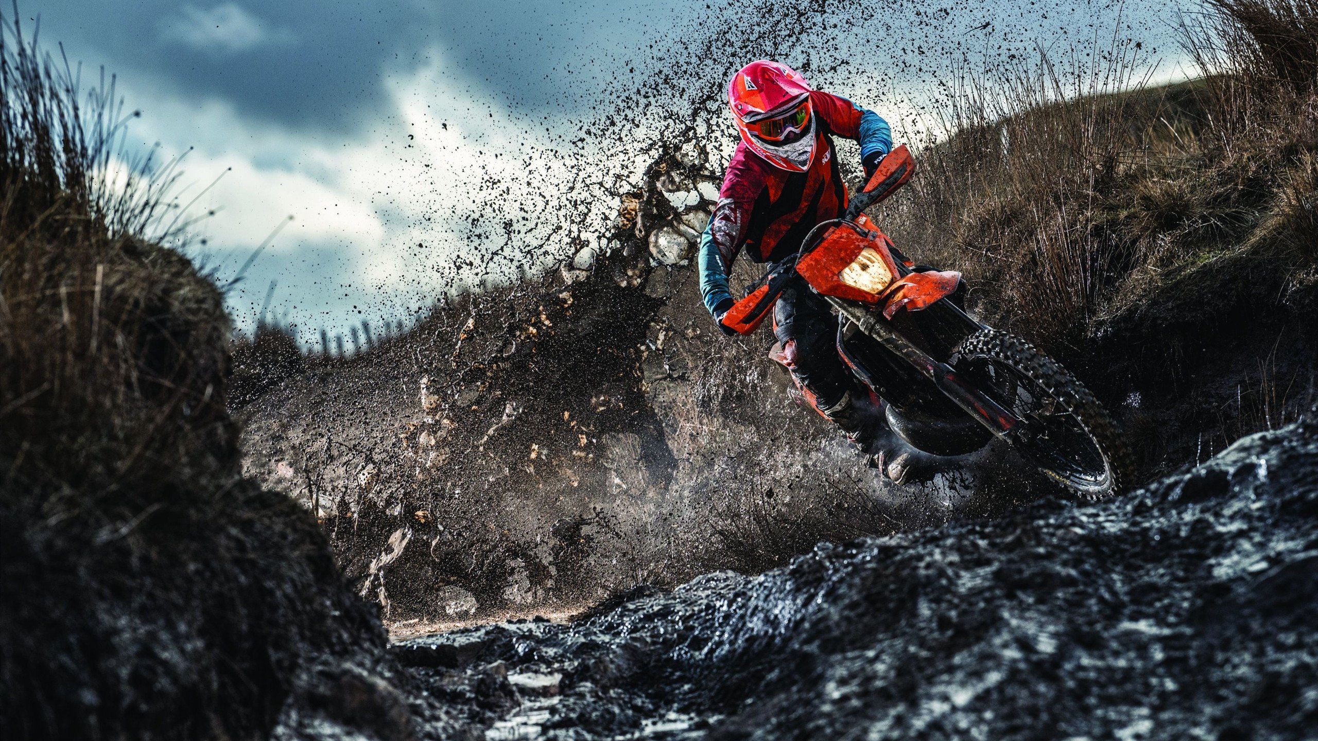 纳达尔关键破发点制胜,鏖战五盘晋级法网半决赛