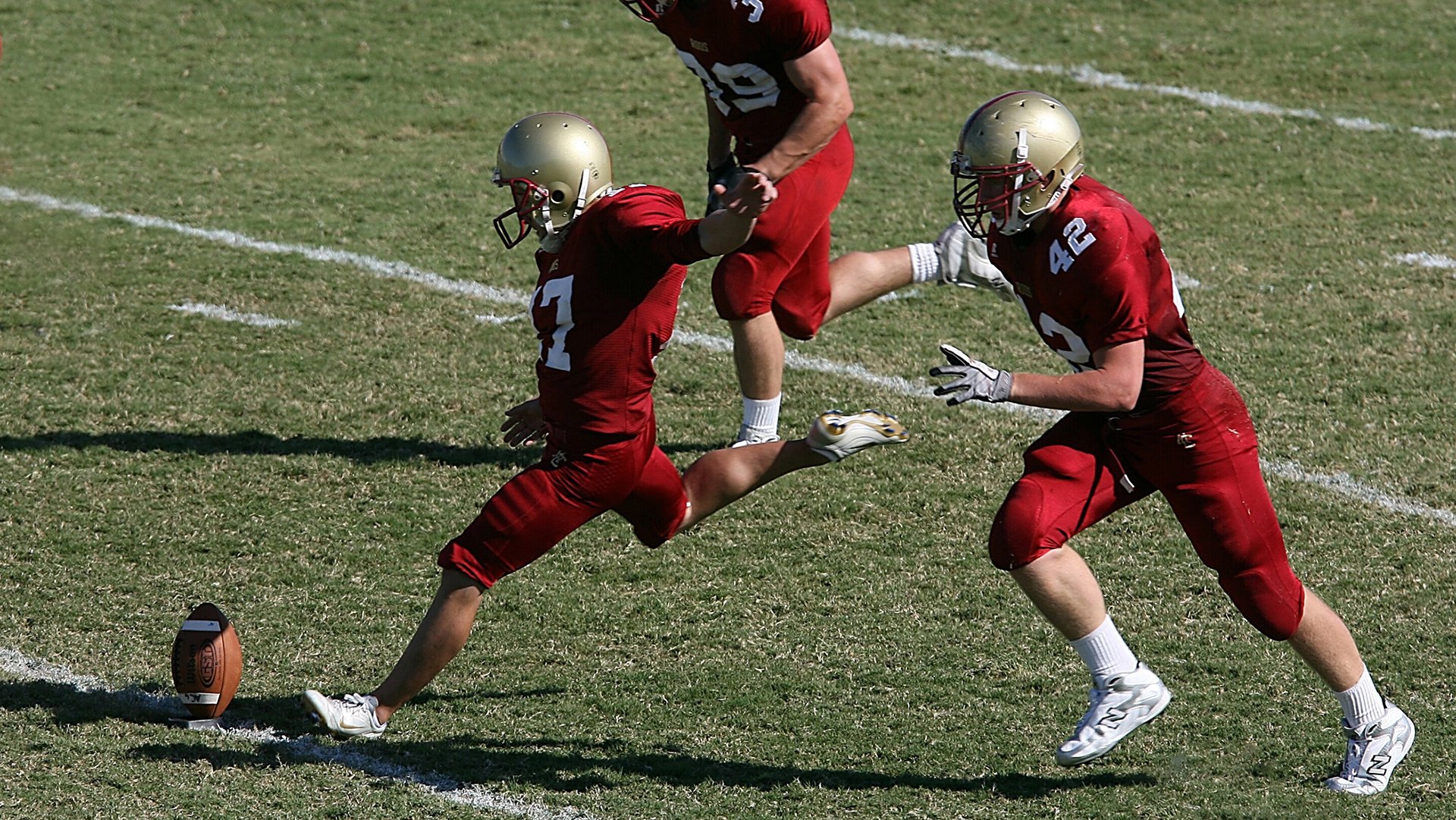 梅西第八次捧起金球奖 刷新历史纪录再创辉煌